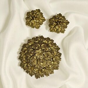 Vintage Gold Chrysanthemum Brooch and Earrings